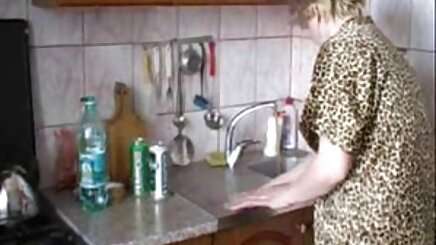 Nóng nữ khỏa thân và cho coi phim sex hoạt hình thấy cô xinh đẹp, cơ thể gợi cảm