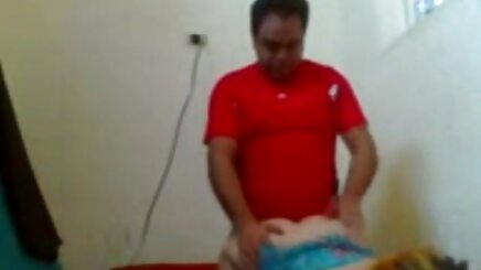 Trắng, vợ của một người hoạt hình sex hentai đàn ông trong khi chồng cô làm việc