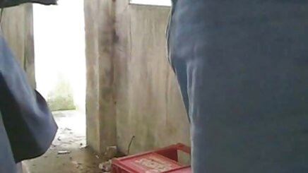 Đi bộ phim x hoạt hình trên bãi biển lớn di chuyển mông