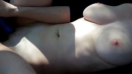 CÔ tóc vàng coi phim hoạt hình sex với chỉ là đen